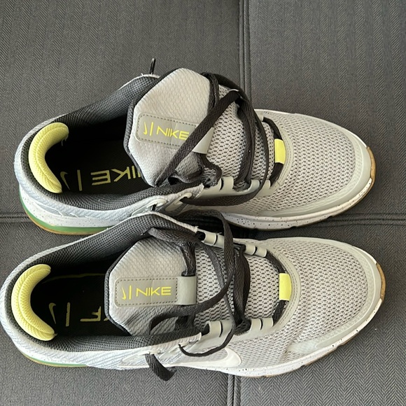 Mens Nike shoes - Picture 1 of 6